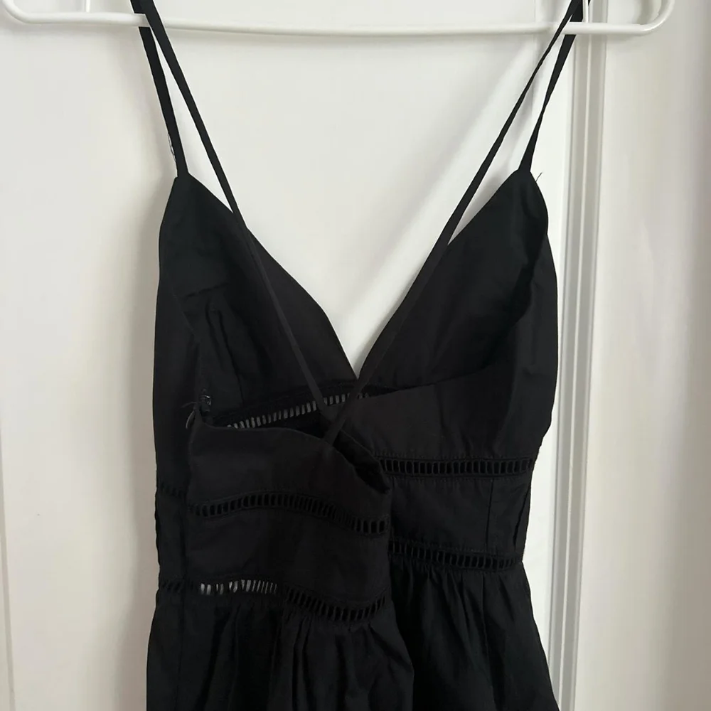 Elegant Black Mini Dress with Straps - Picture 3 of 4